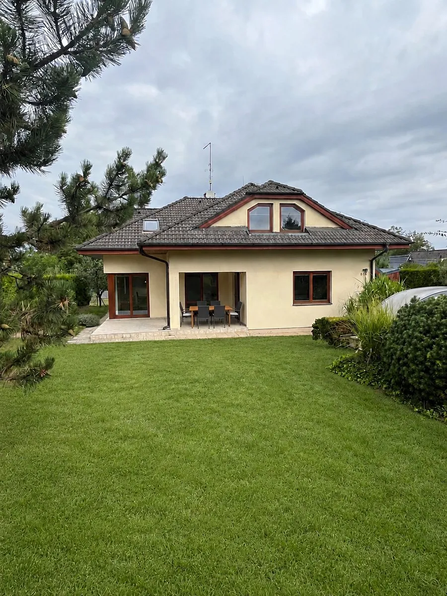 Prodej rodinného domu 270 m², pozemek 654 m²